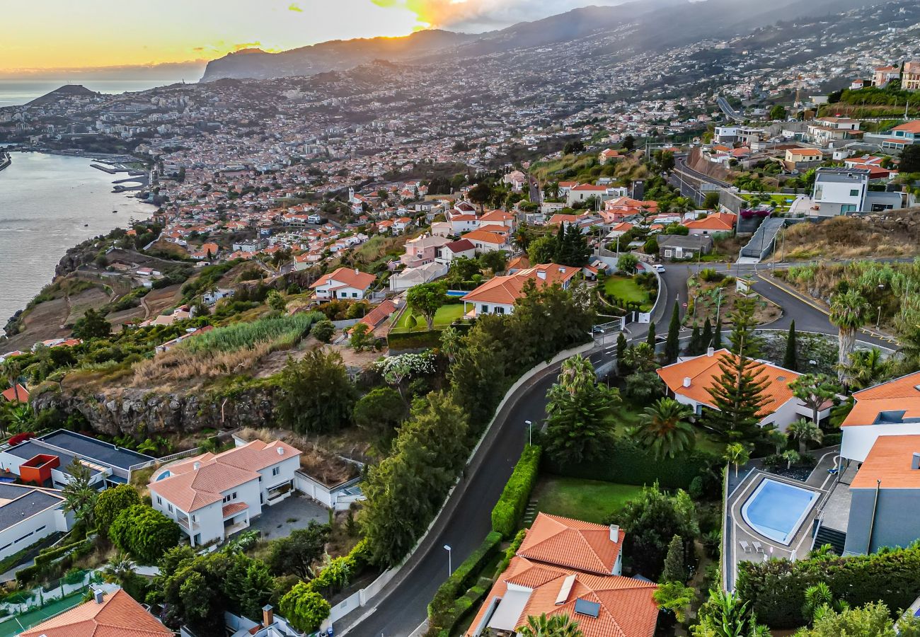 Villa em Funchal - Casa Crerital - By Wehost