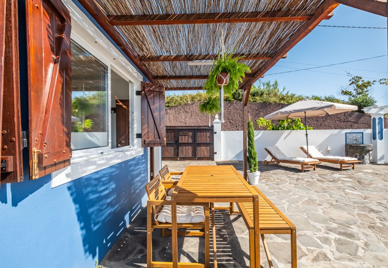 Casa rural em Ponta do Sol - Blue House - By Wehost