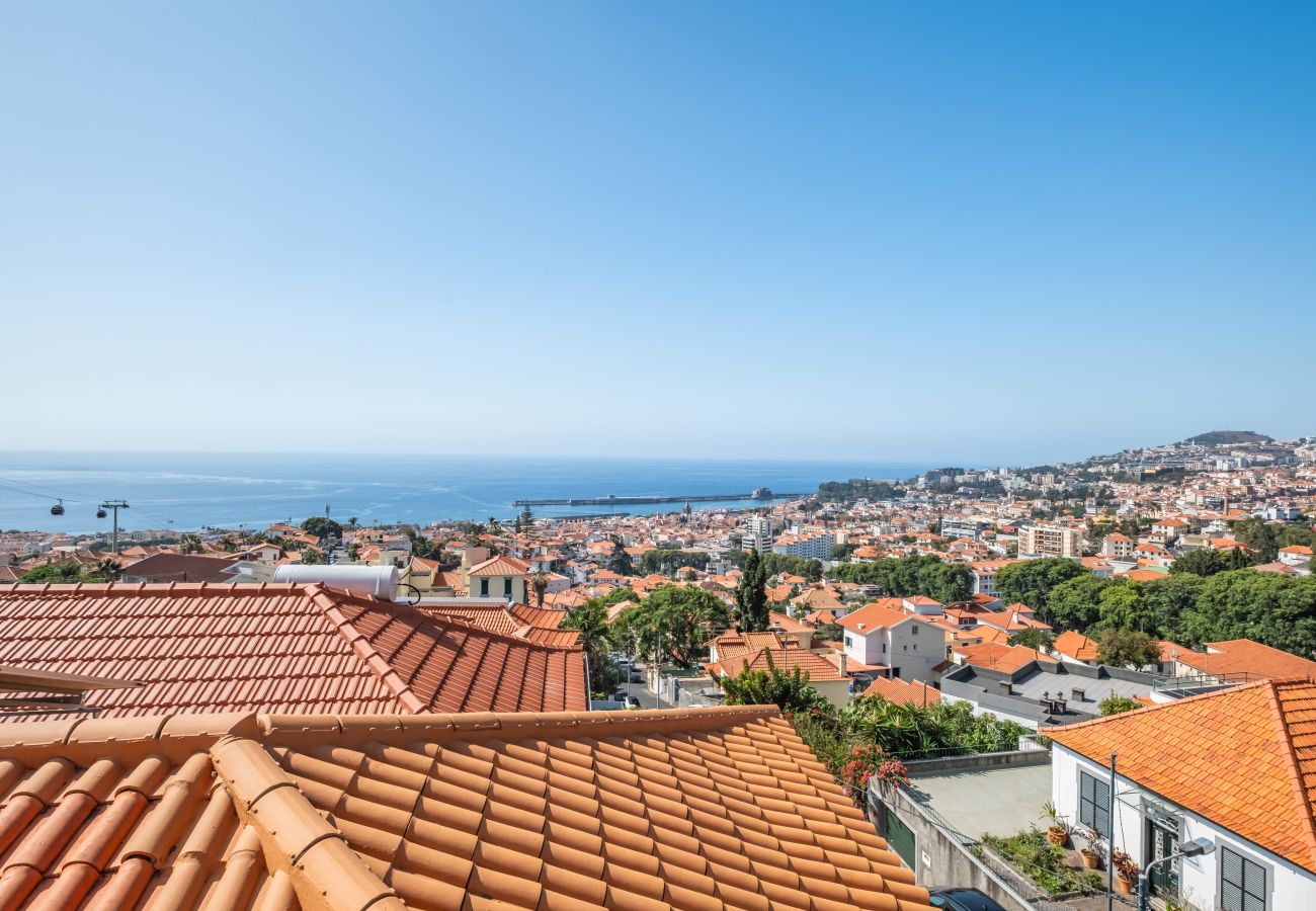 Casa geminada em Funchal - Diogo House w/ Fantastic View - By Wehost