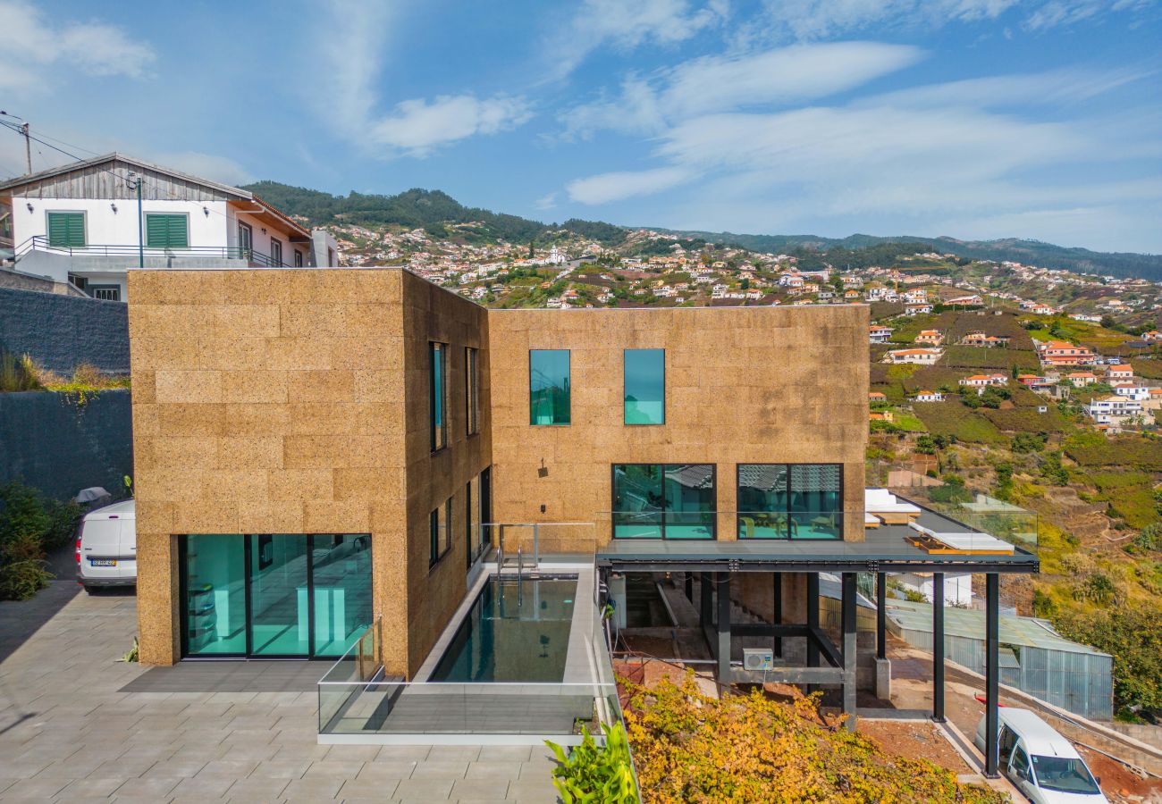 Villa in Câmara de Lobos - House of Cork and Ivy - By Wehost